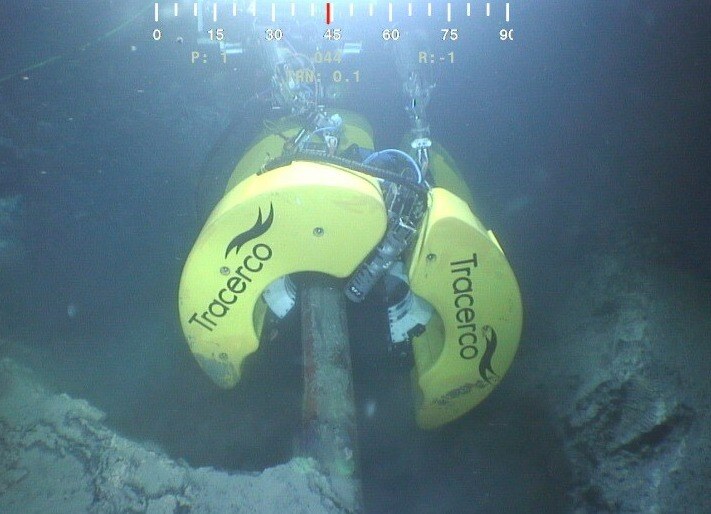 Discovery™ subsea CT scanner deployed on pipeline during offshore inspection, enabling non-intrusive wall thickness and integrity assessment.