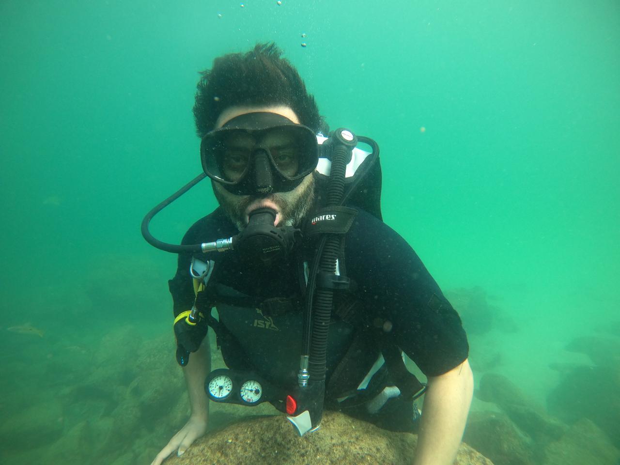 Shariq Ameen diving